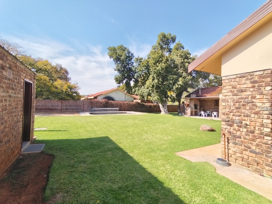 4 Bedroom Property for Sale in Jan Kempdorp Northern Cape